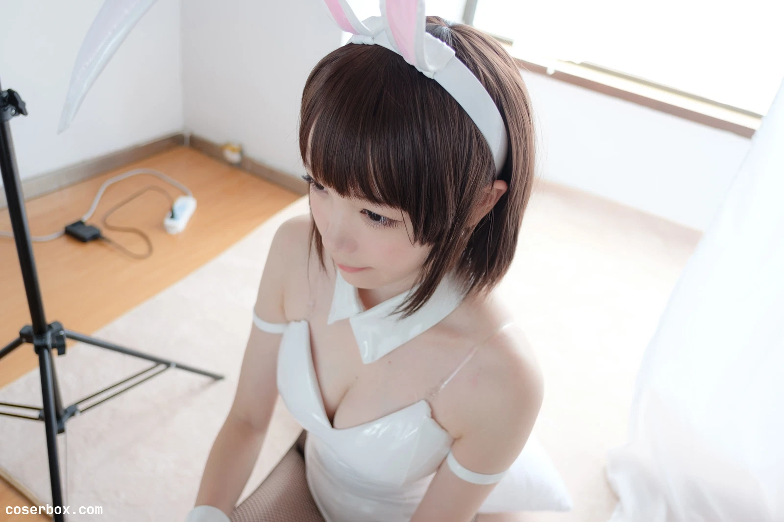 森萝财团 LOVEPLUS-001 黑丝网袜兔女郎 [148P2V-3.22GB]