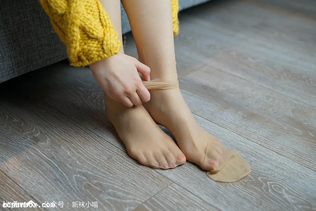 袜小喵 NO.088 毛衣与靴 [59P 51.65MB]