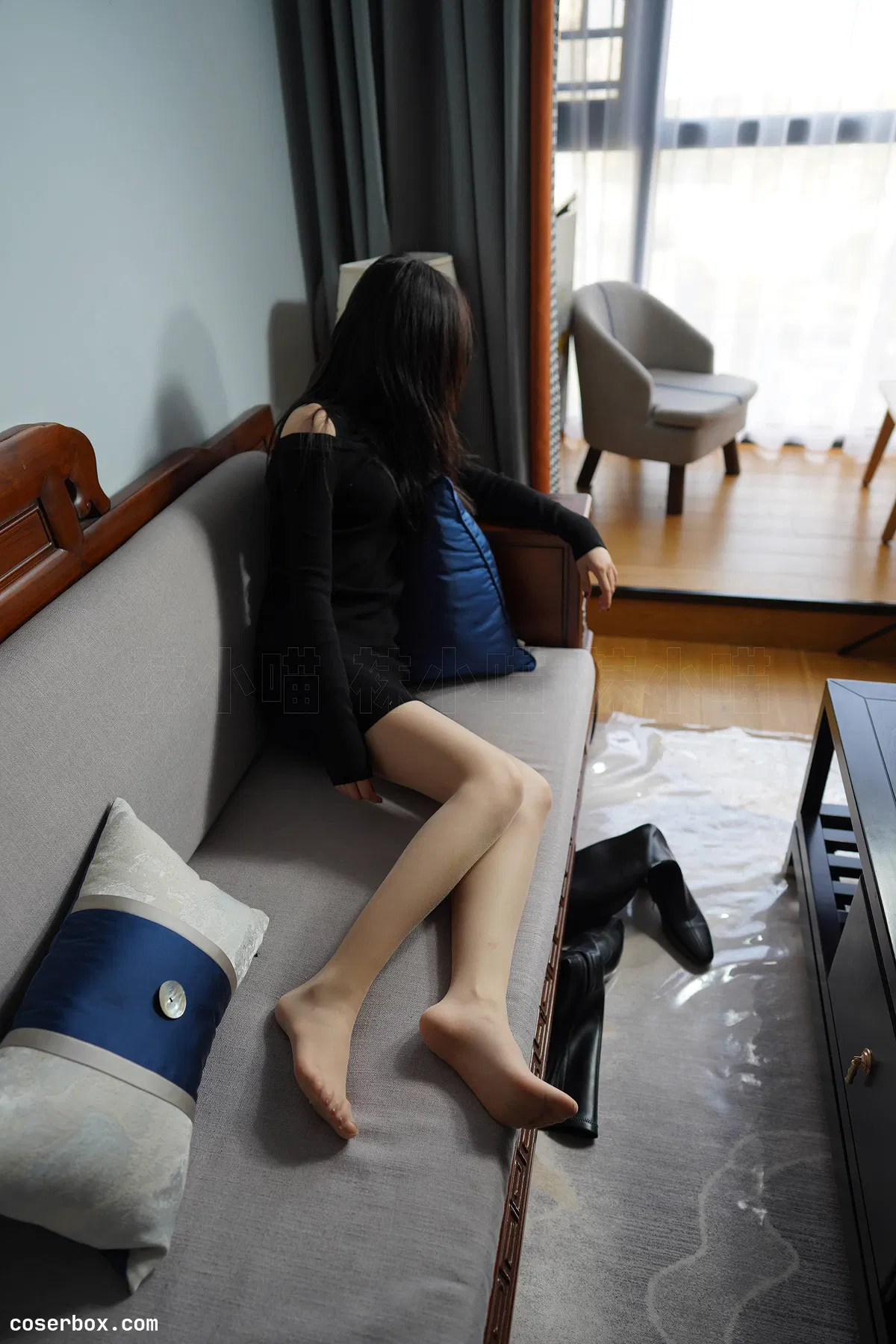 袜小喵 NO.264 黑短裙与靴 [99P 162.77MB]