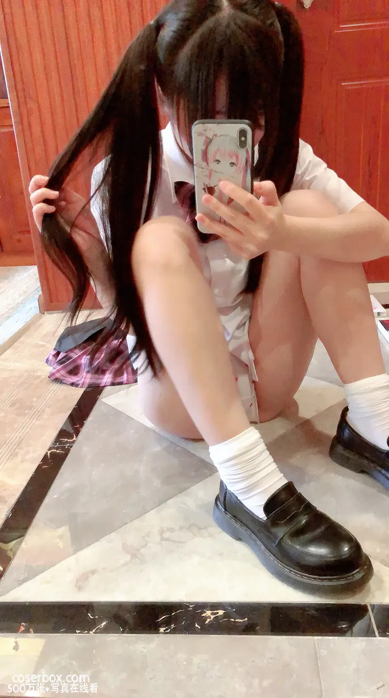 小野樱 NO.006 草莓胖次与JK裙 [15P 29.4MB]