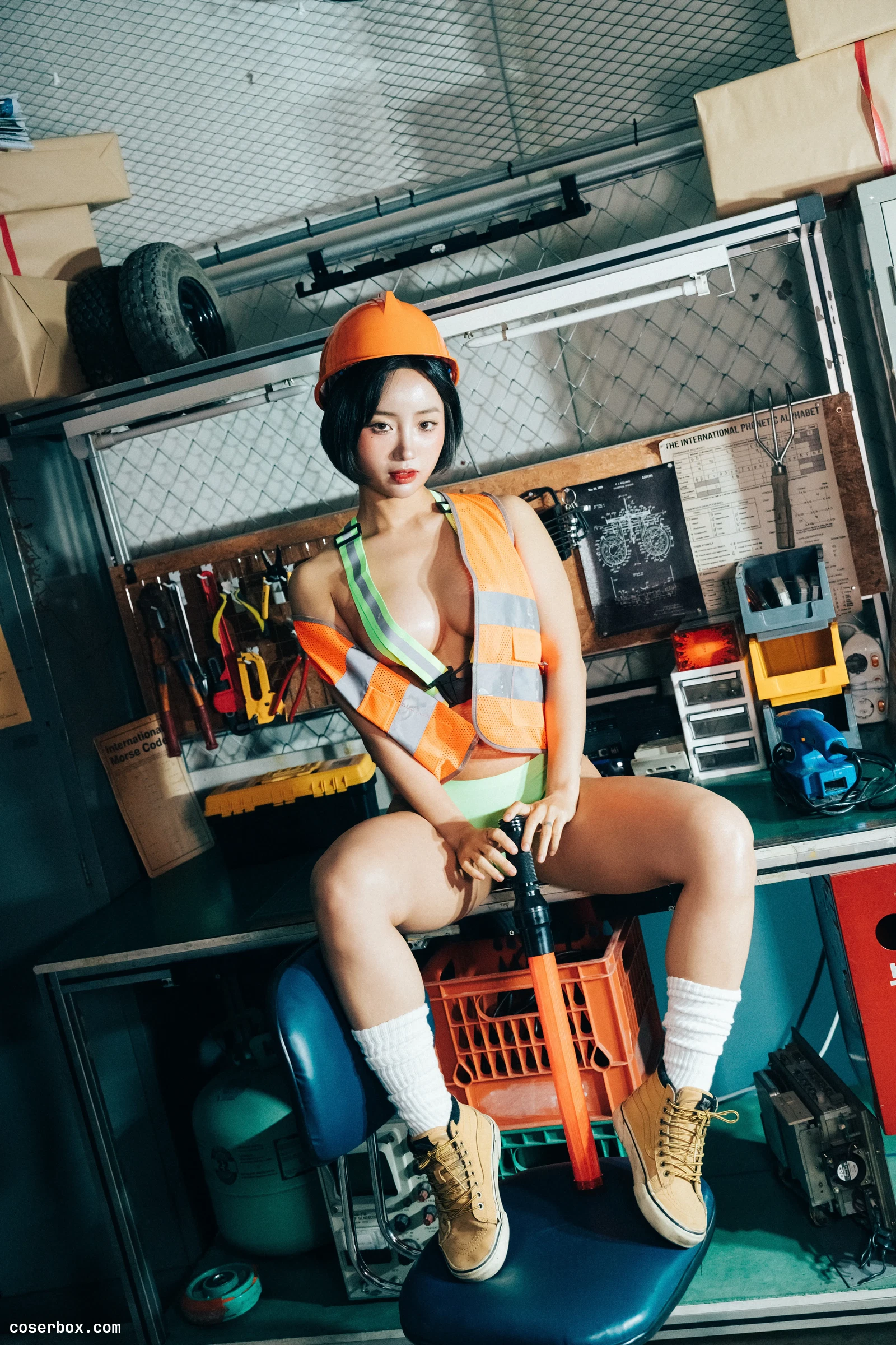 Loozy NO.109 Booty Queen Naked Worker part 01 [179P 1V 3.4GB]